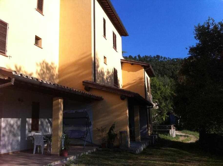 Ospitaci Appartamenti Di Campagna Le Rancole Valtopina Extérieur photo